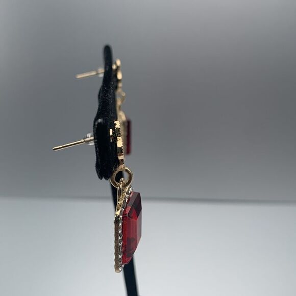 Vintage Gorgeous Blood Red Glass cabochon and clover-pattern drop earrings - Picture 3 of 3